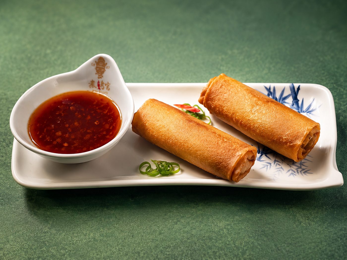 Fried spring rolls reviewed frame by frame — food photography