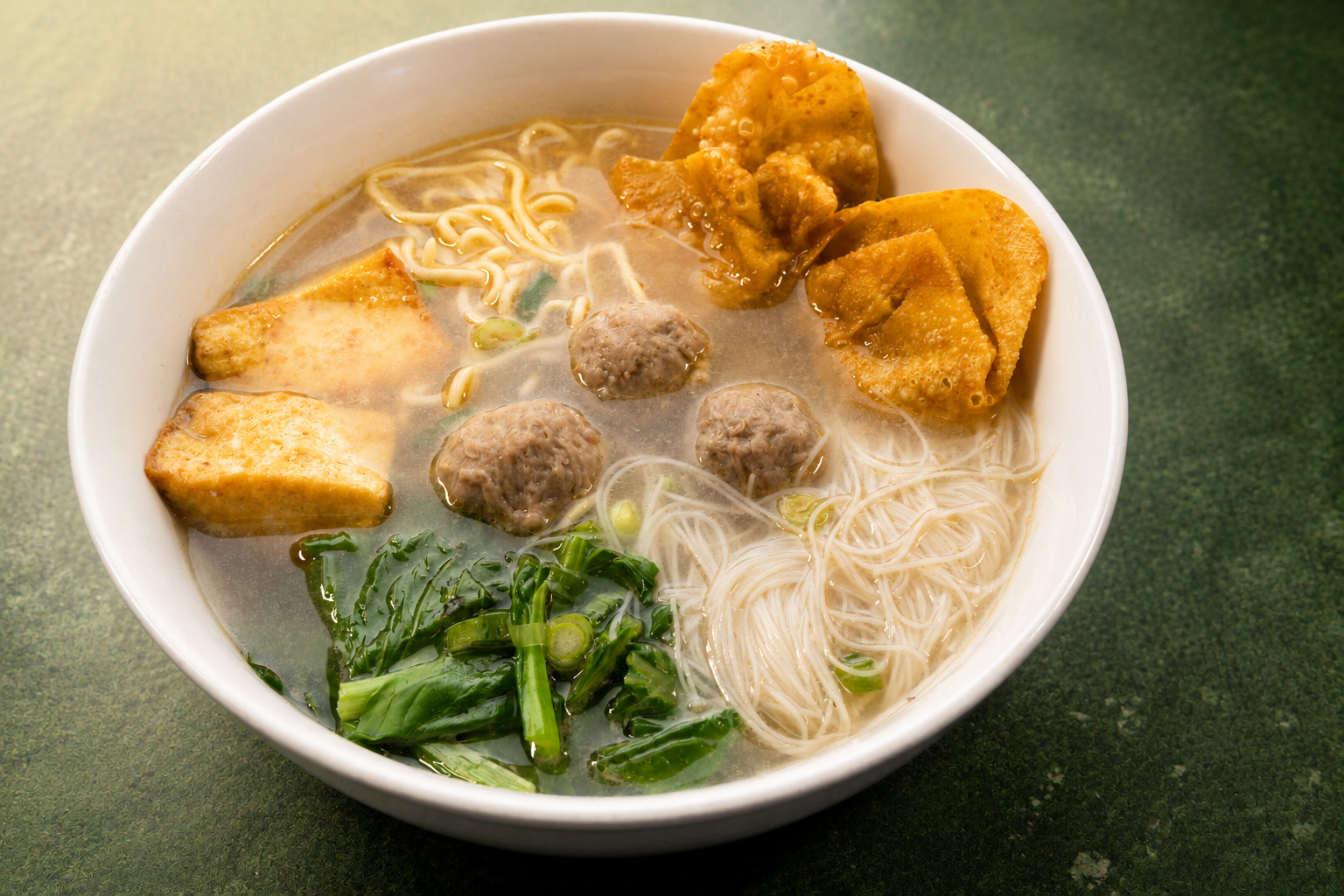 IBU: Bakso, meatball noodle soup with tofu and wontons — Indonesian restaurant food photography